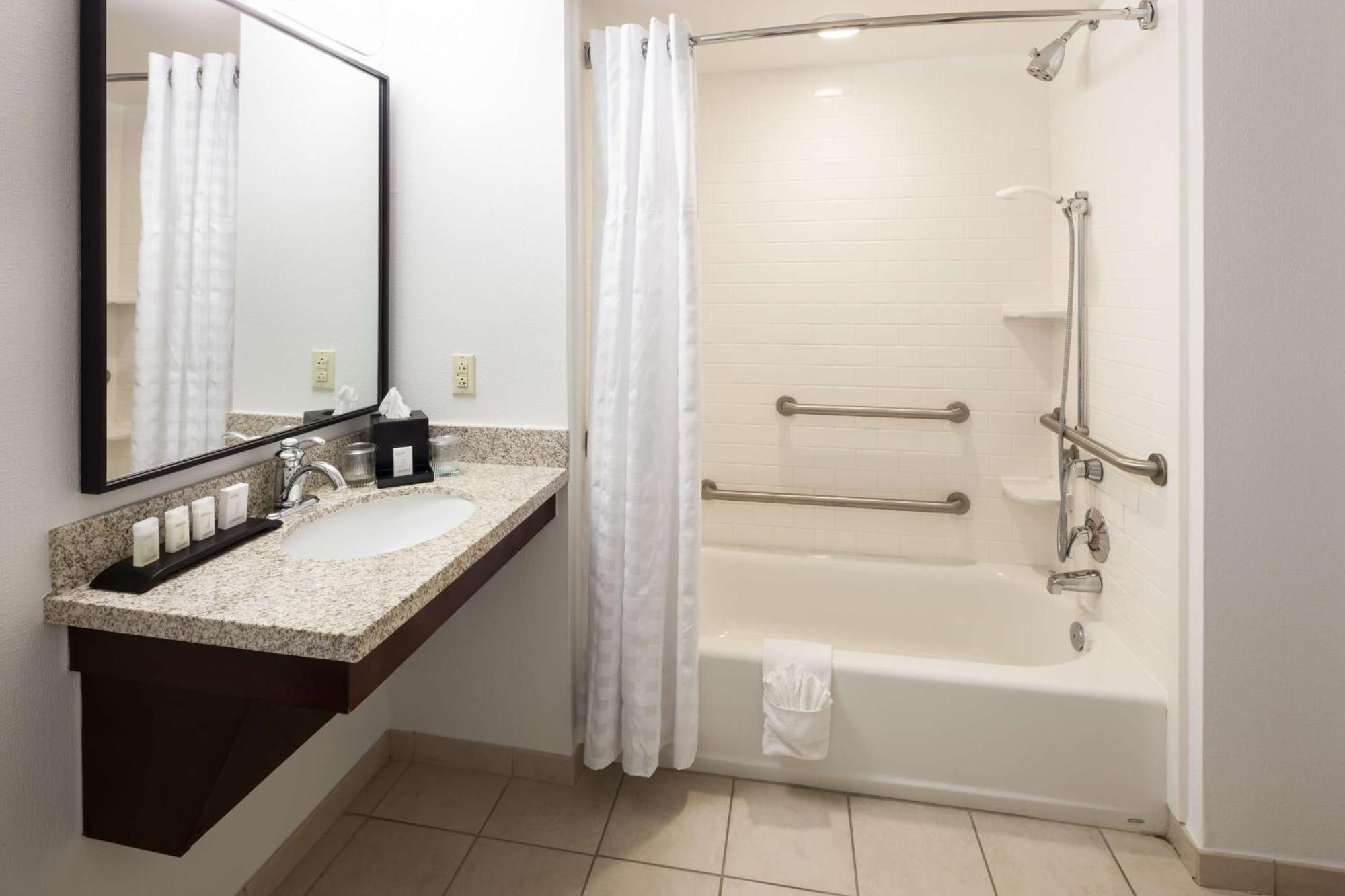 Embassy Suites By Hilton Tampa Brandon Heartland Esterno foto
