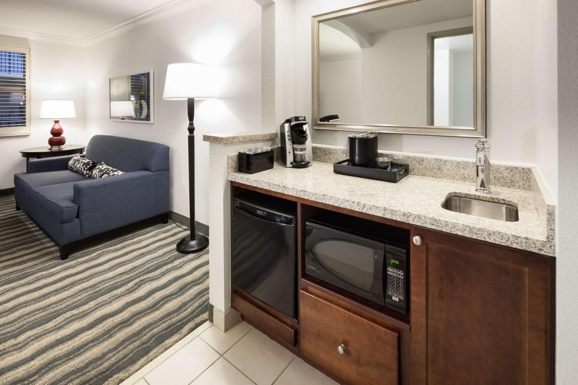 Embassy Suites By Hilton Tampa Brandon Heartland Esterno foto