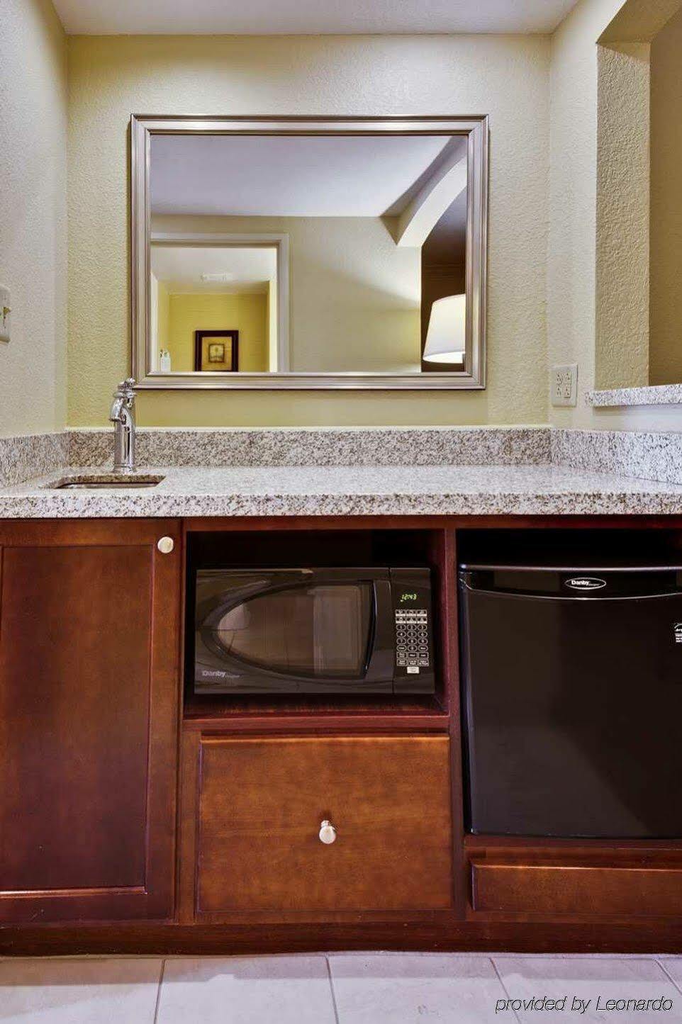 Embassy Suites By Hilton Tampa Brandon Heartland Esterno foto